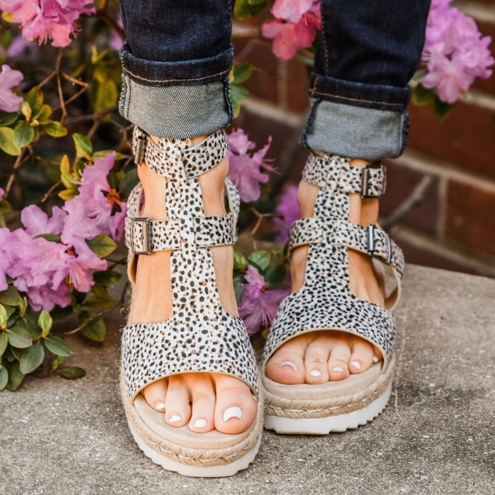 Very G Cassius sandals in Cream color